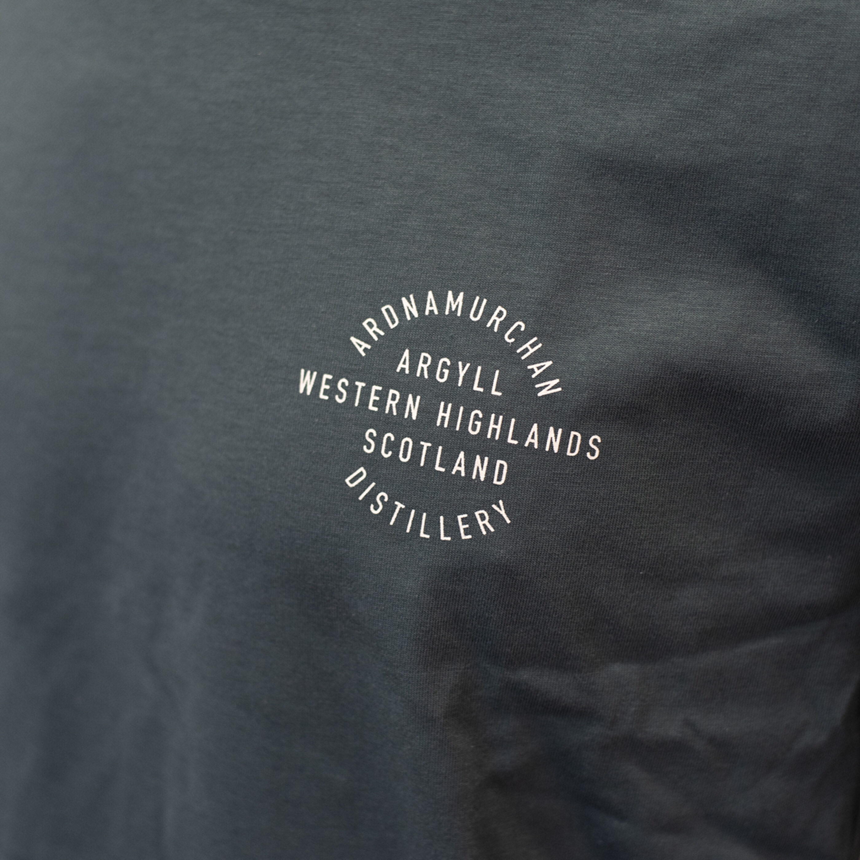 Ardnamurchan Distillery Blue T-Shirt – 100% Organic Cotton - blue l unsex